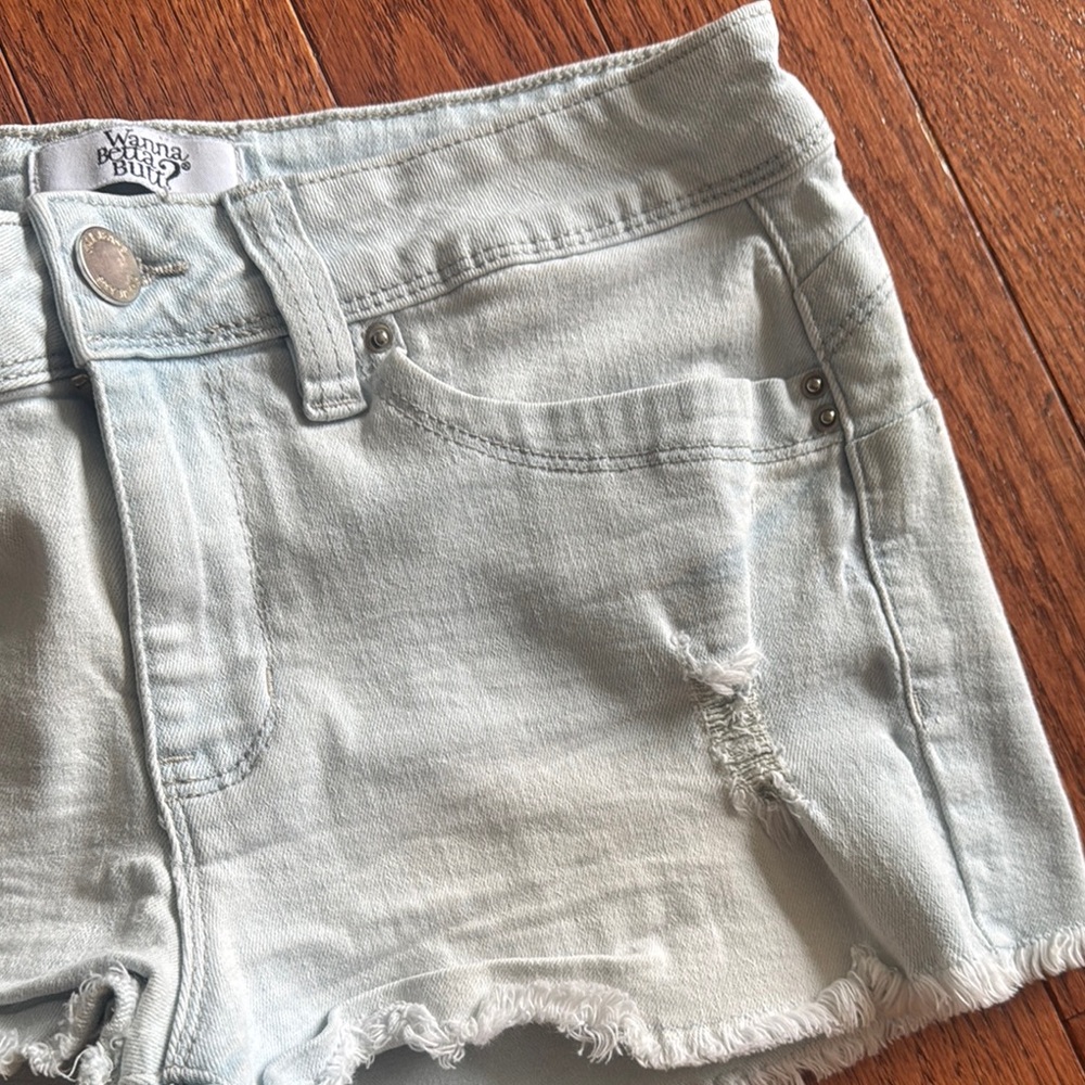 Wanna betta butt Light Blue Denim Shorts - Picture 3 of 8